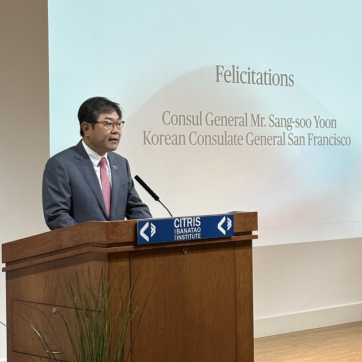 Korean Consul General Sang-Soo Yoon speaks at a podium.